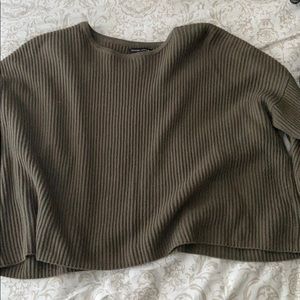 Cute and comfy Kendal and Kylie sweater